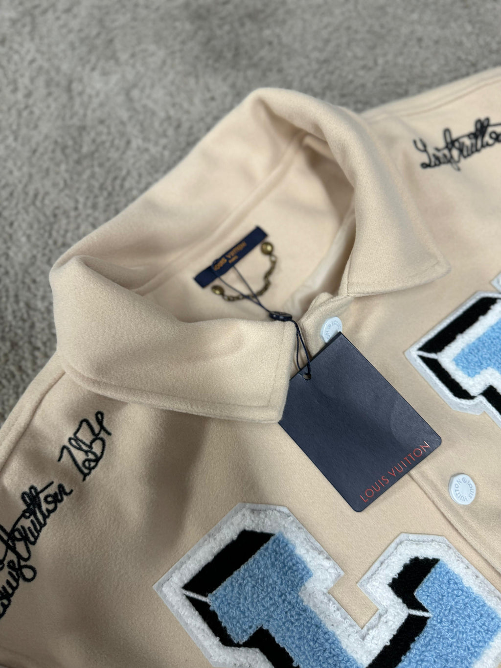 CHAQUETA LOUIS VUITTON CREMA MAX calidad