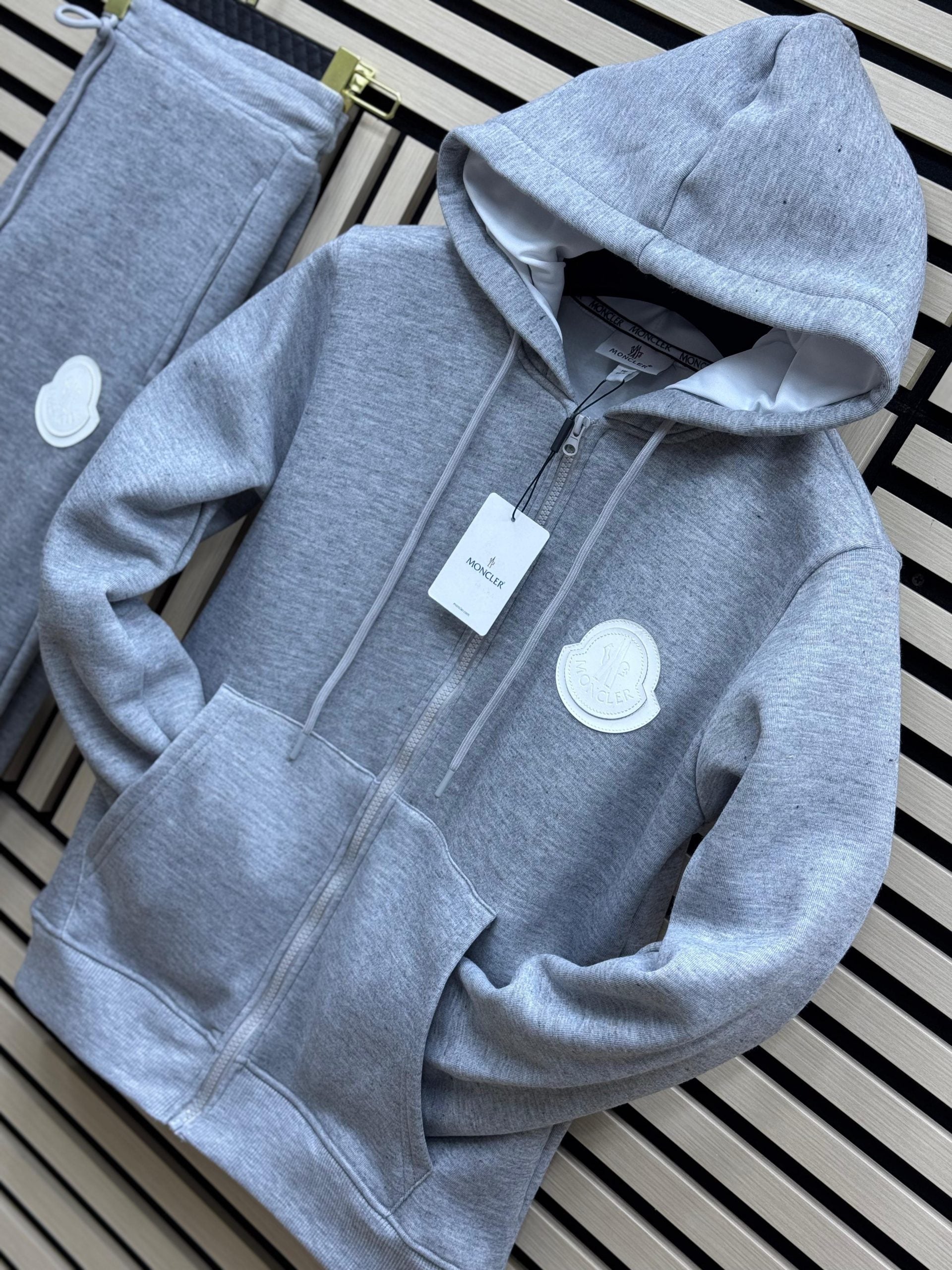 Chandal MONCLER gris