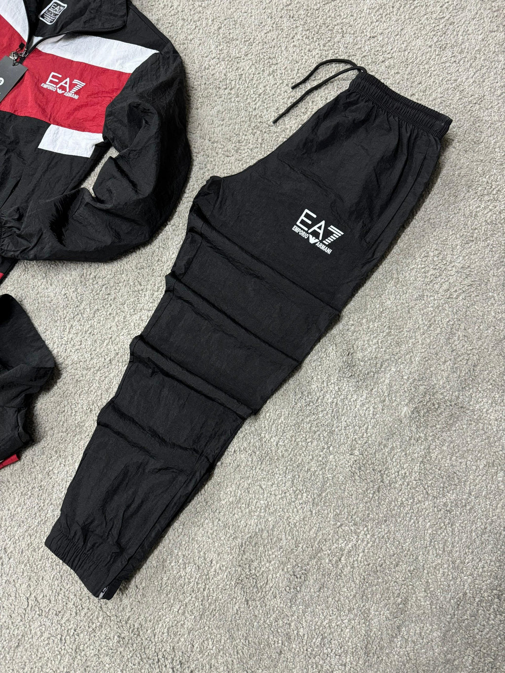 Chándal Emporio Armani Negro y Rojo